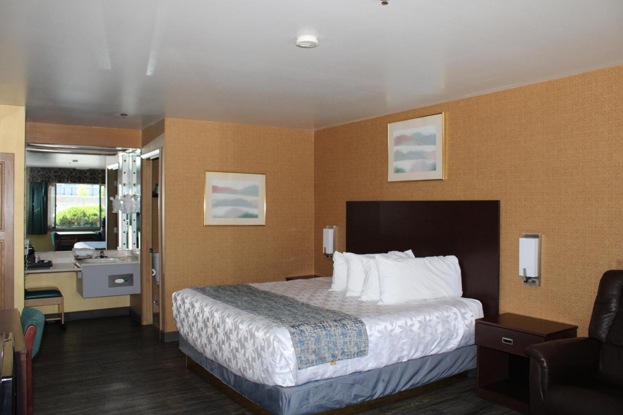 Americas Best Value Inn - Phoenix / Ashland Exterior photo