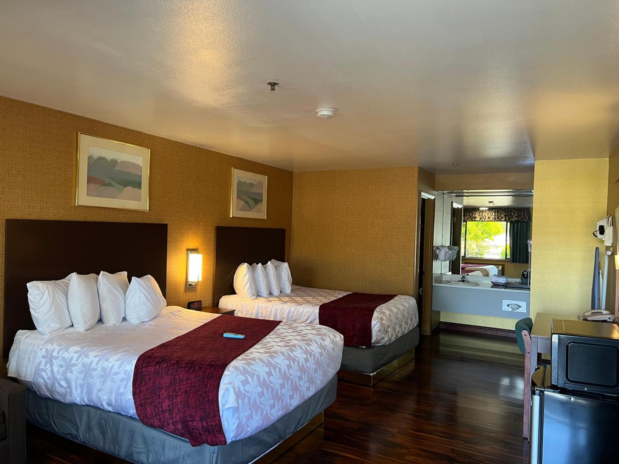 Americas Best Value Inn - Phoenix / Ashland Exterior photo